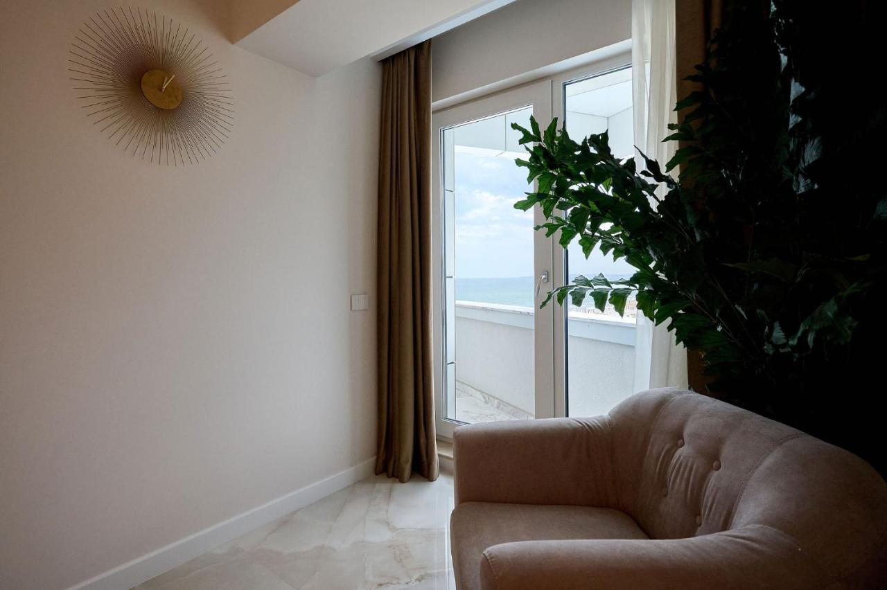 Wave N' Sea Apartment In Infinity Beach Resort - Parking Mamaia Exteriér fotografie