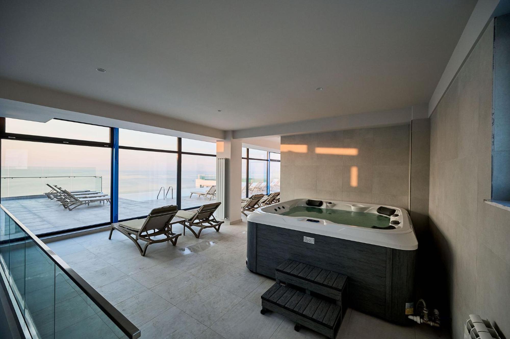 Wave N' Sea Apartment In Infinity Beach Resort - Parking Mamaia Exteriér fotografie